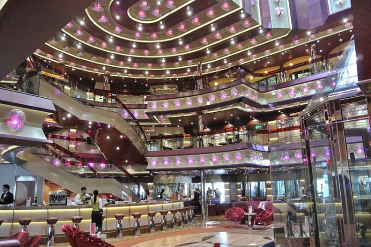 Атриум лайнера.jpg