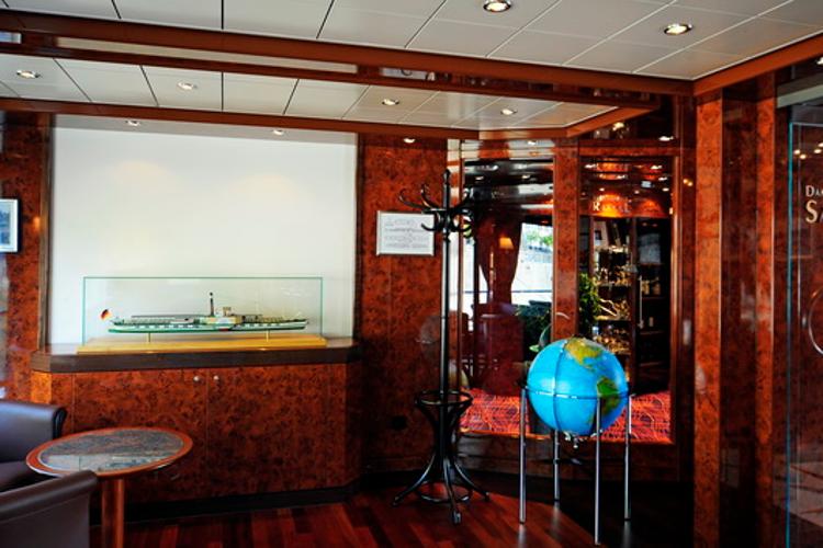 Queen_Maxima_Dampfschiff_Salon_2.jpg