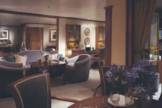 SILVER SUITE.webp