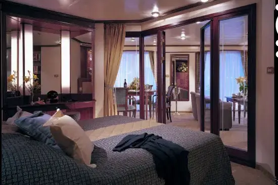 SILVER SUITE.webp
