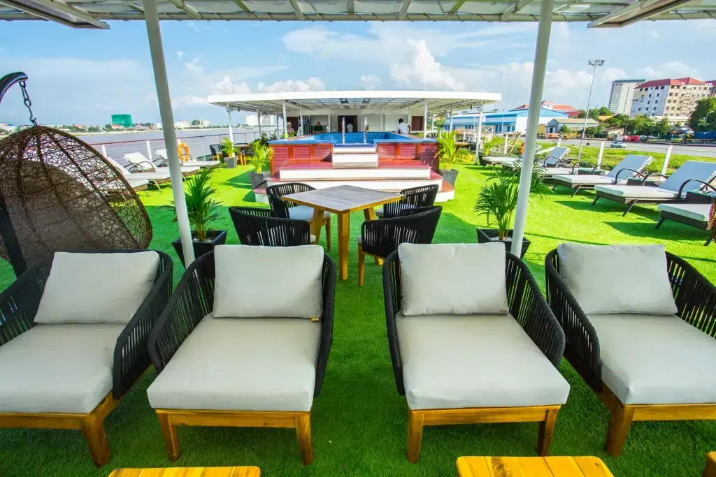indochine_ii_sundeck.webp