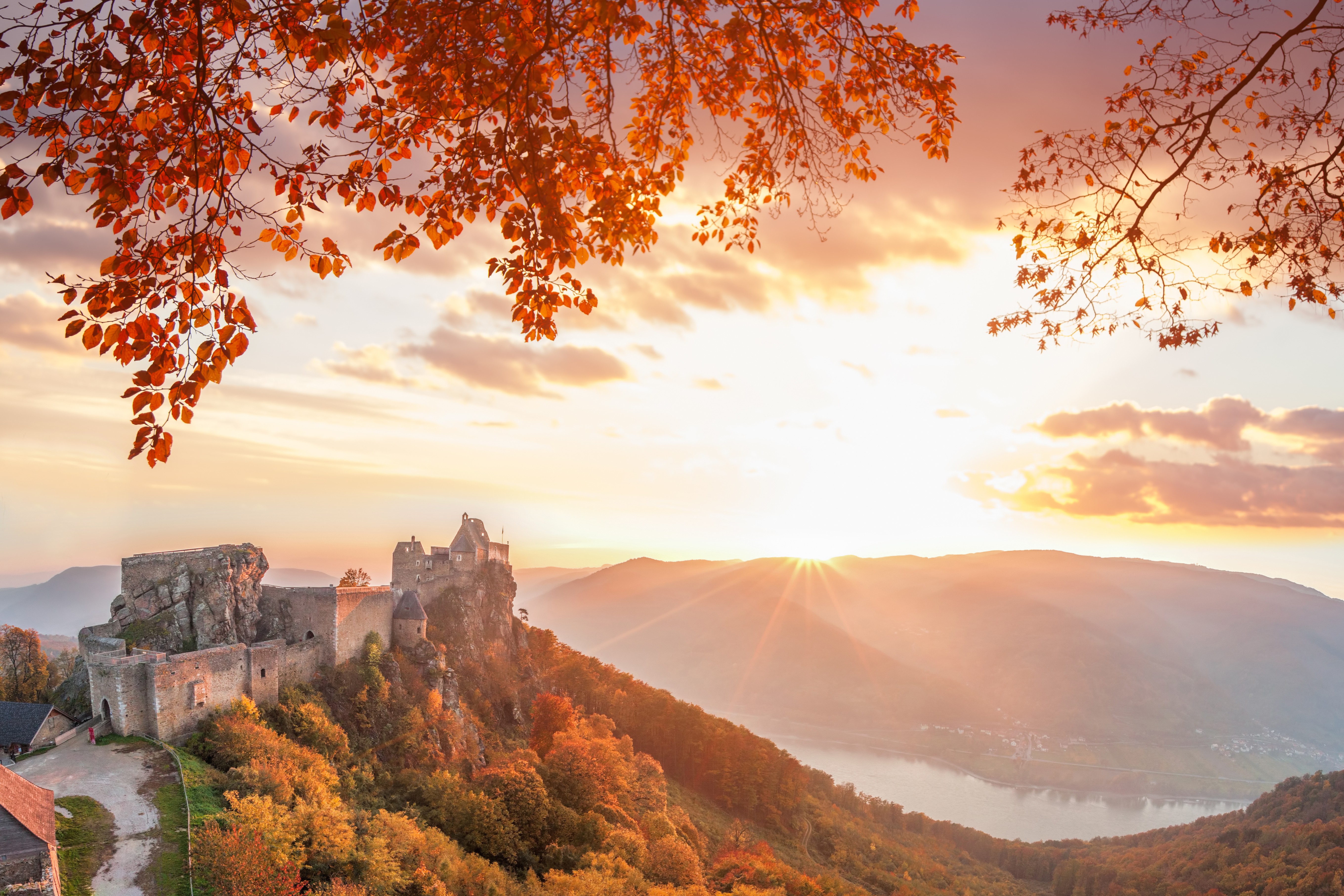 Lueftner_Cruises_Amadeus_Danube_Austria_Wachau_Ruine_Aggstein__c_LU748970848.jpg