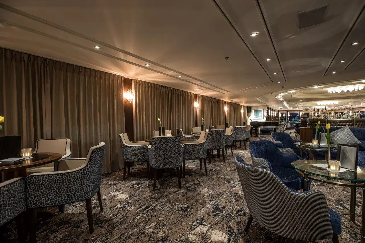 BW Lounge-Bar by night-5856.webp