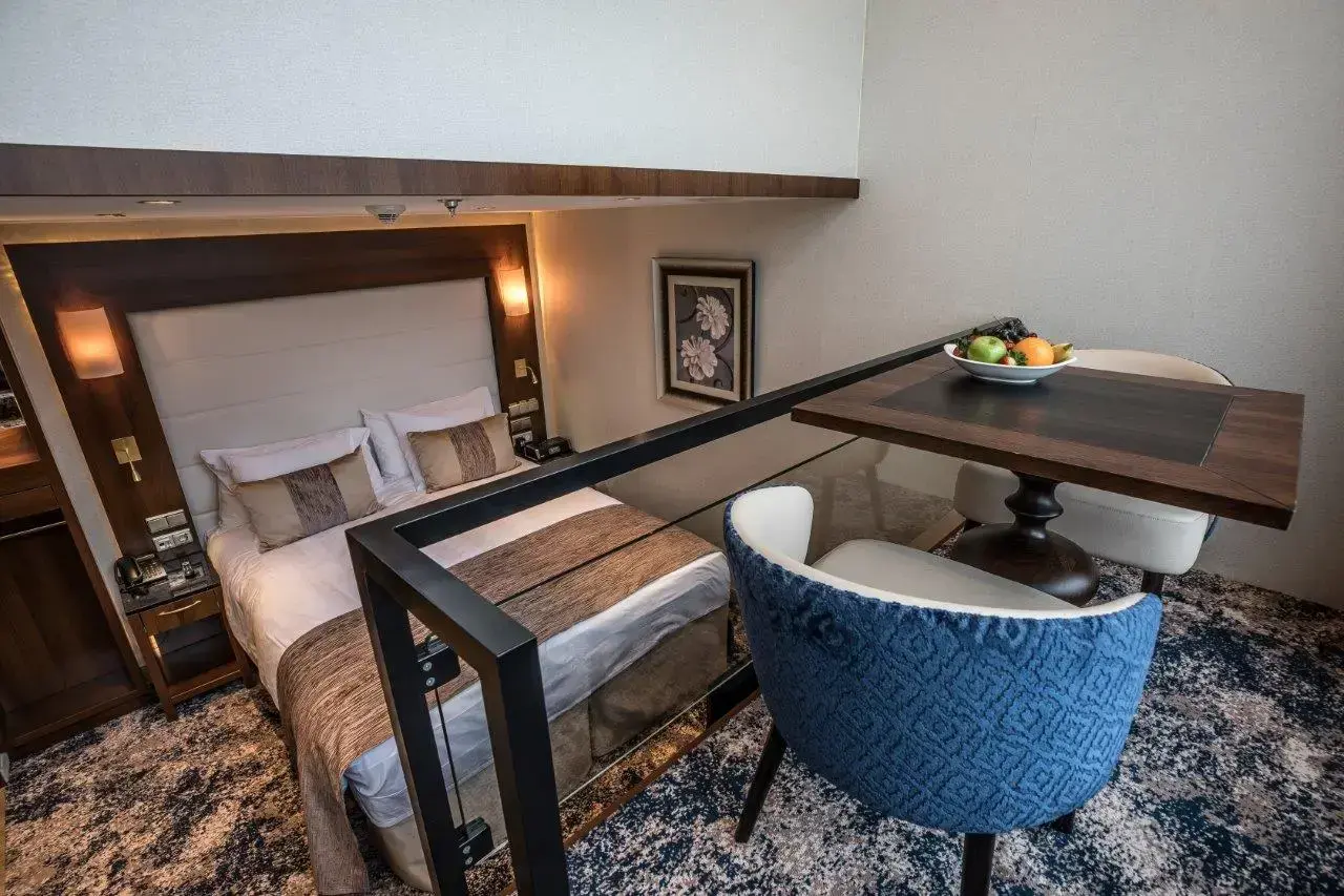 BW room 108-5702.webp