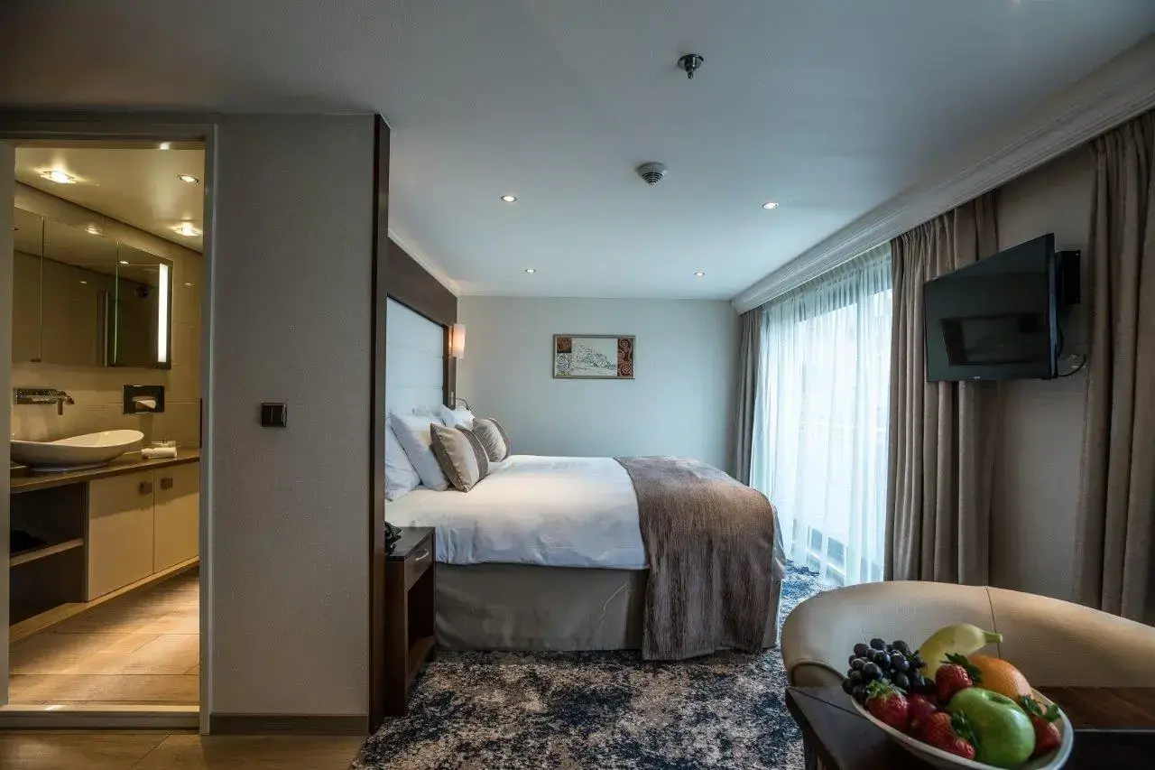 BW Room 304-5414.webp