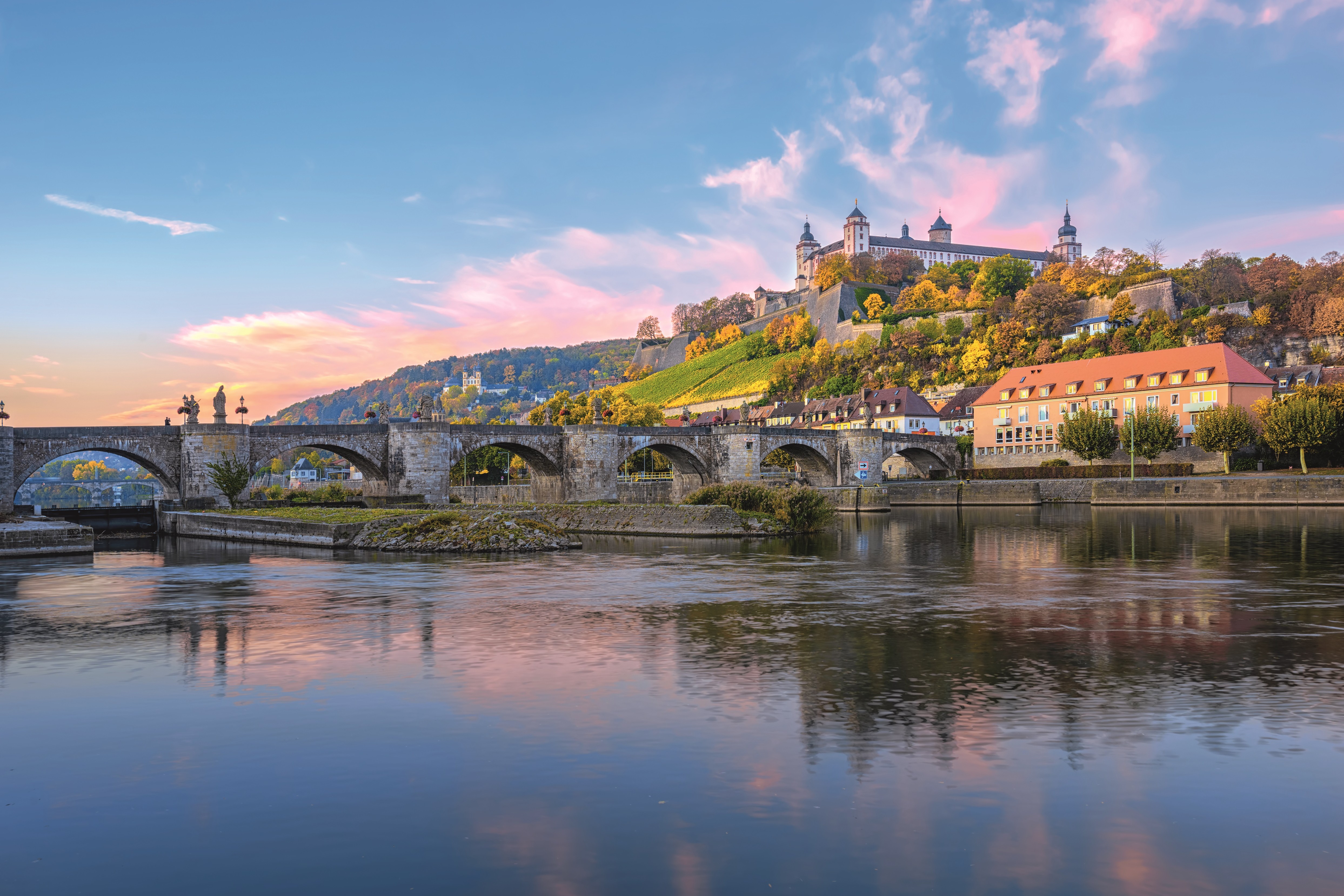 Lueftner_Cruises_Amadeus_Main_Germany_Wuerzburg_Marienberg_sunset__c_LU1323200978_ret.jpg