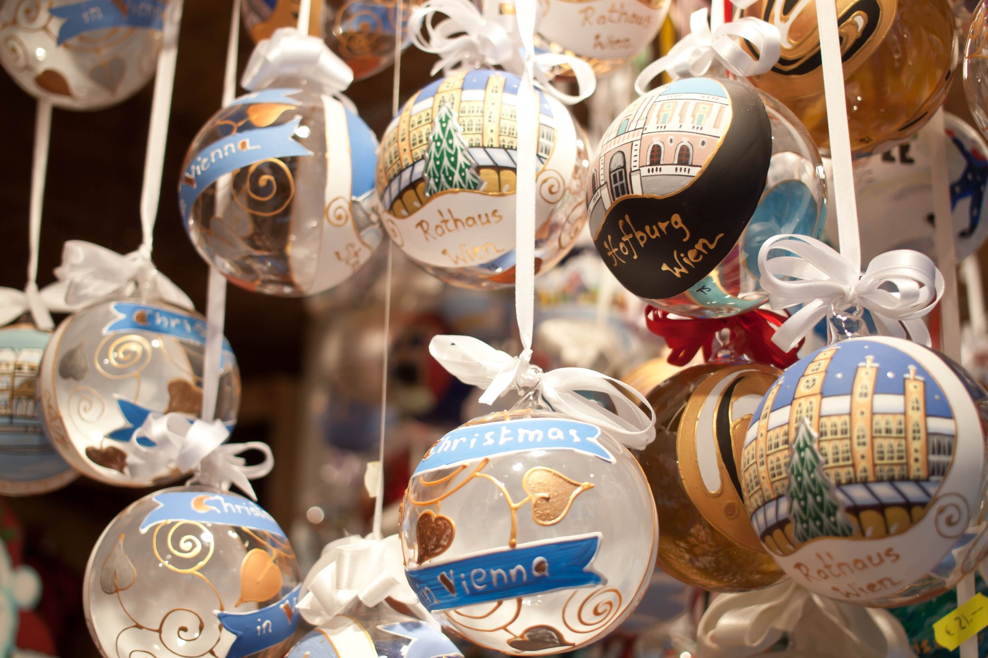 Lueftner_Cruises_Amadeus_Danube_Winter_Austria_Vienna_Christmas_Ornaments__c_.jpg