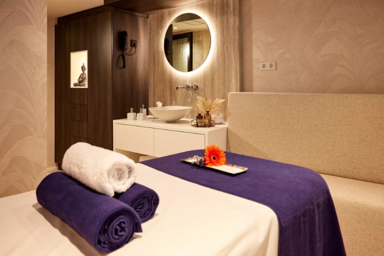 csm_Lueftner_Cruises_AMADEUS_Riva_Massage_383ed7d3e3.jpg