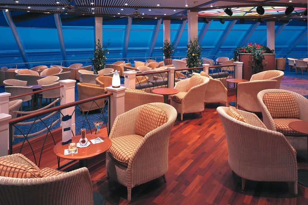 01_observation_lounge_hi.jpg