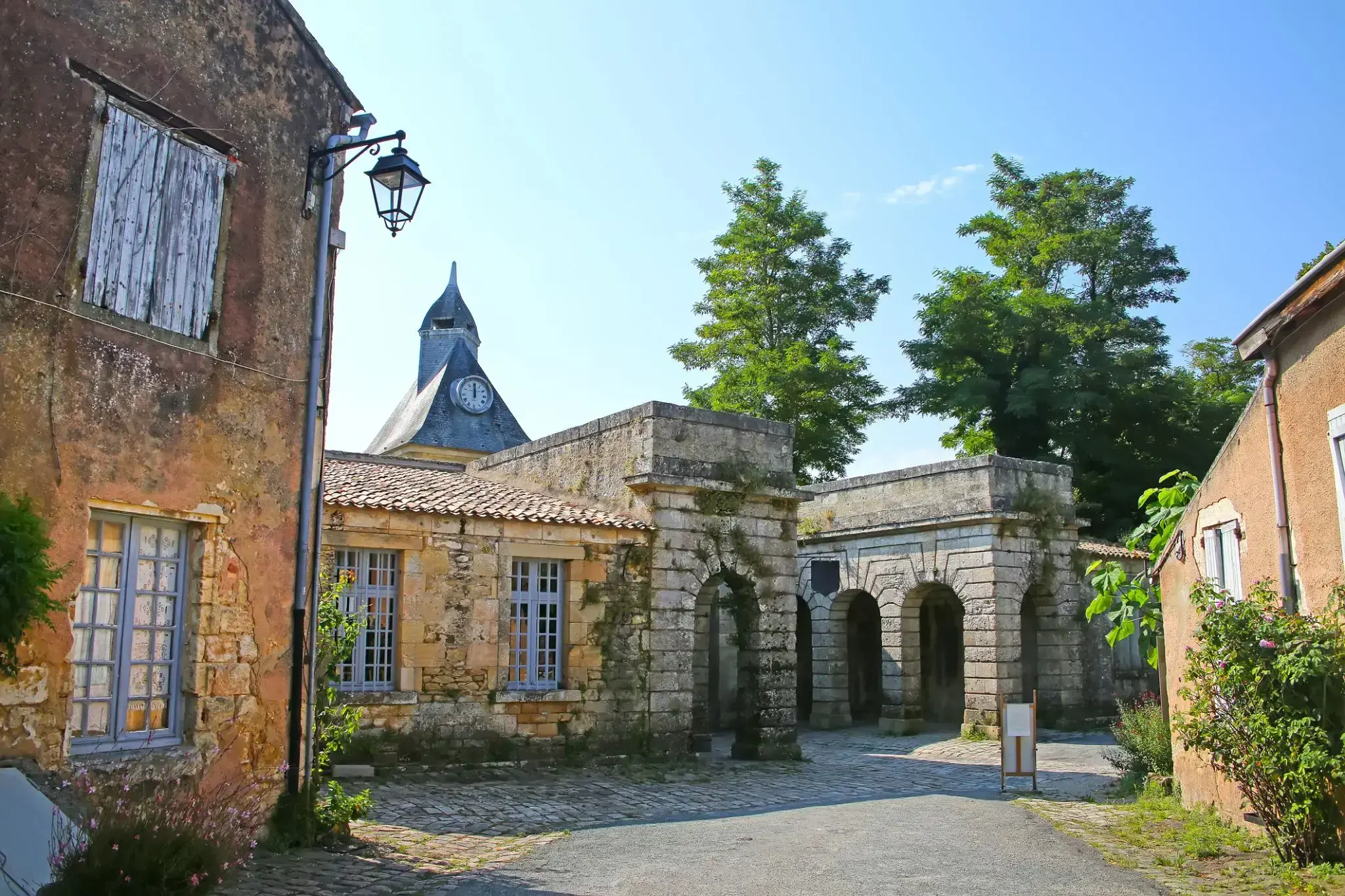 2389536_Blaye.webp