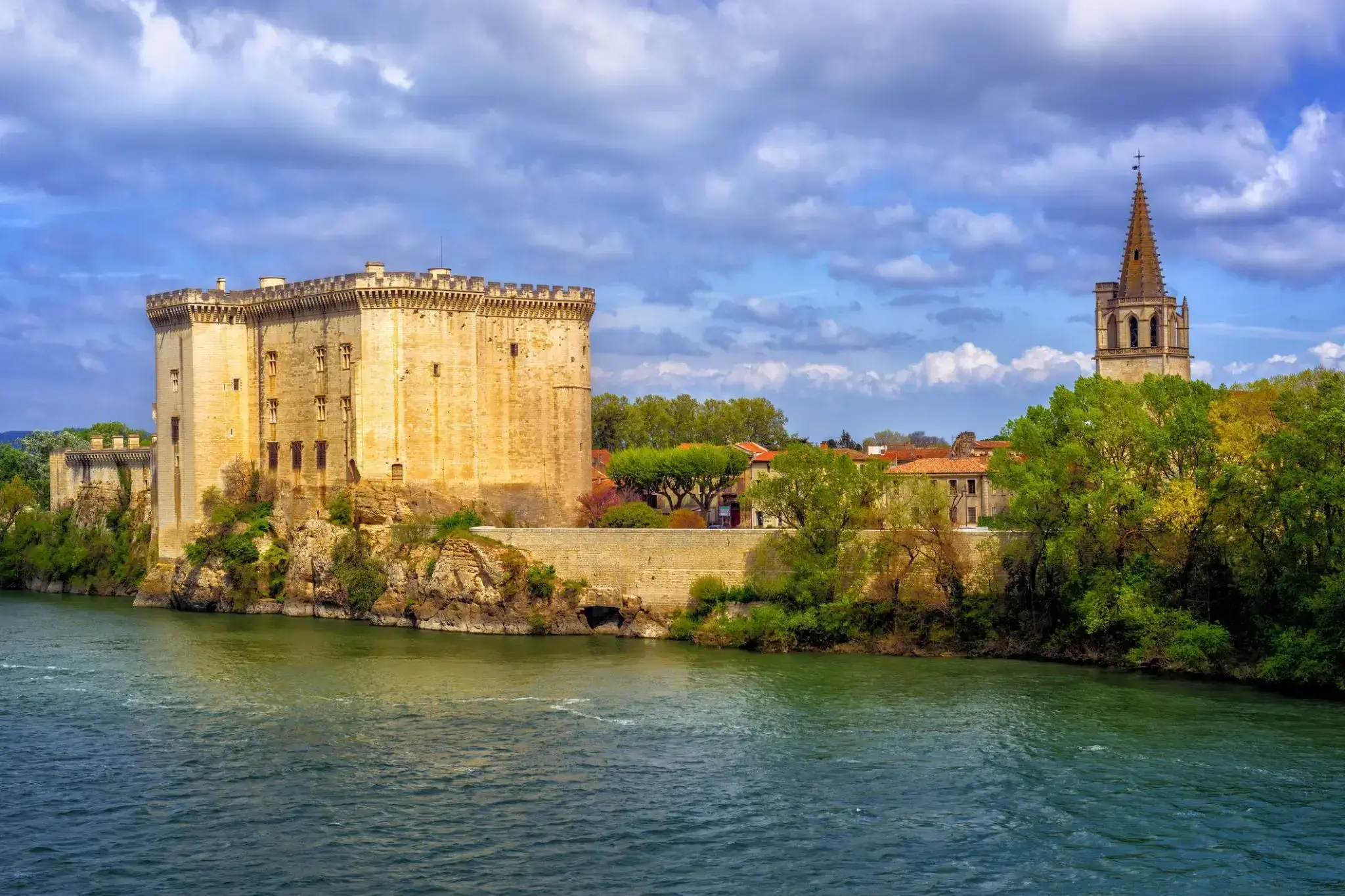2389578_Tarascon.webp