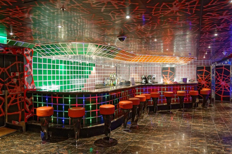 costa-pacifica-bars-lounges-discoteca-fever-5044.jpg