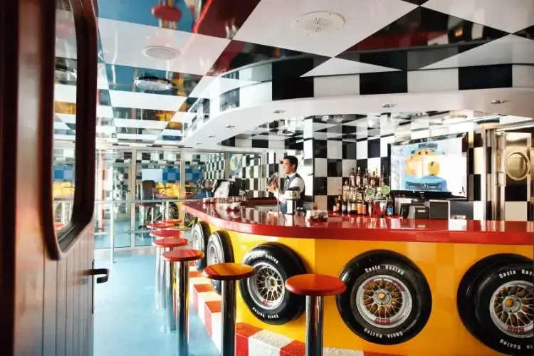 CST_Pacifica_Bar-Scuderia.webp