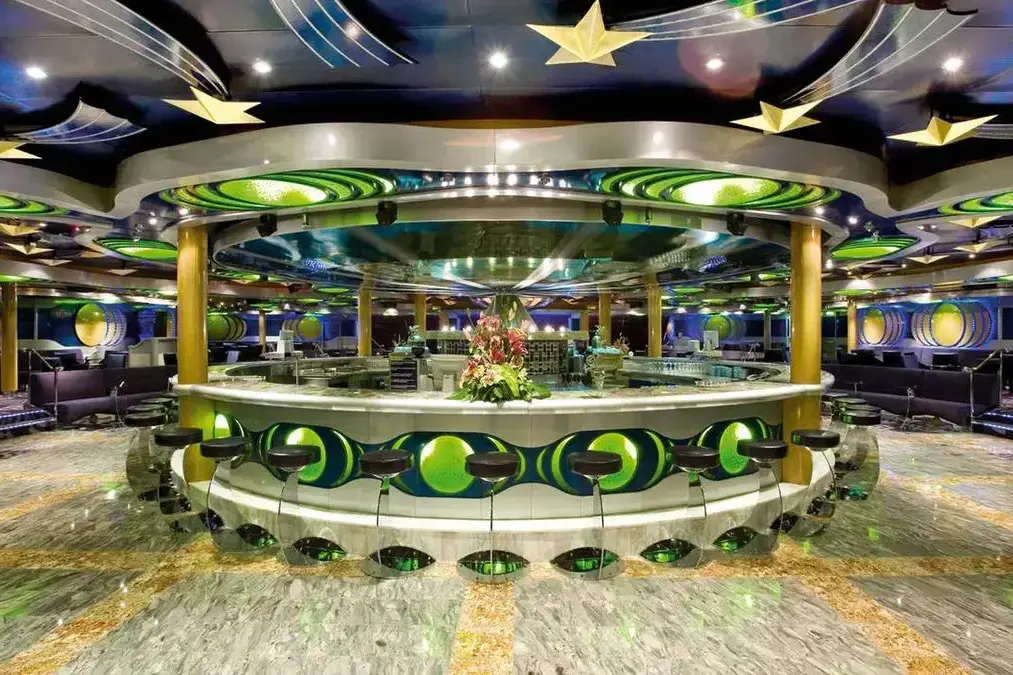 13 luna-lounge-costa-serena-lg.webp