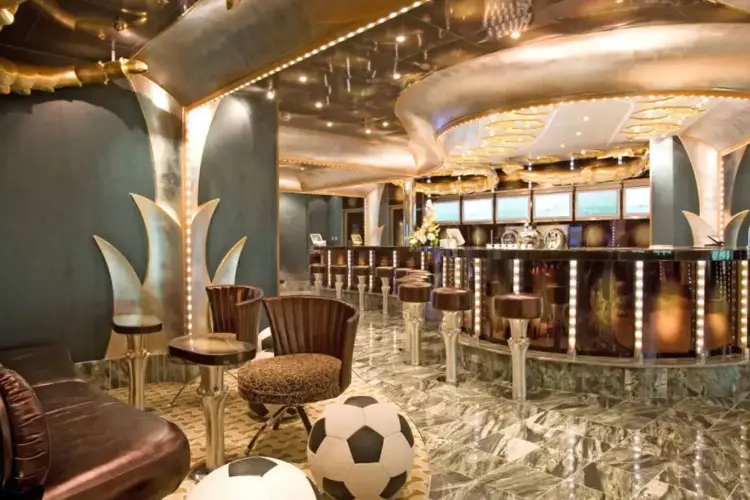 21 Serena spotbar.webp