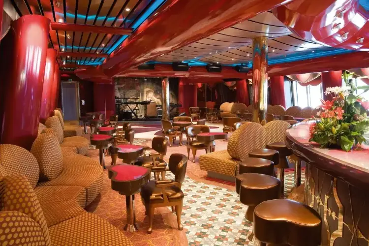 30 Serena bar2.webp