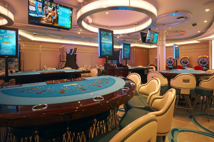 costa-toscana-casino-min.jpg