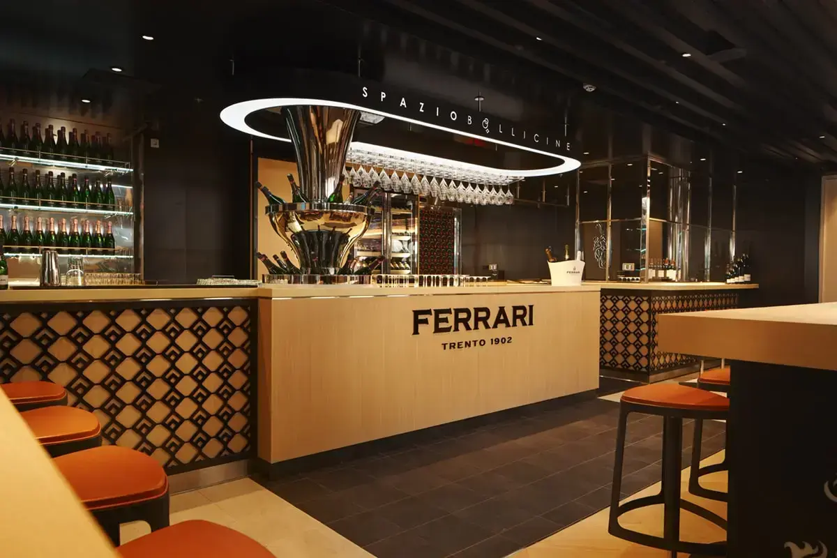 costa-toscana-ferrari-bar-min.webp