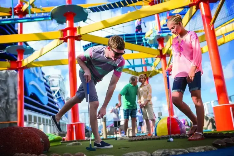 ncl_Brkwy_MiniGolf_029.webp