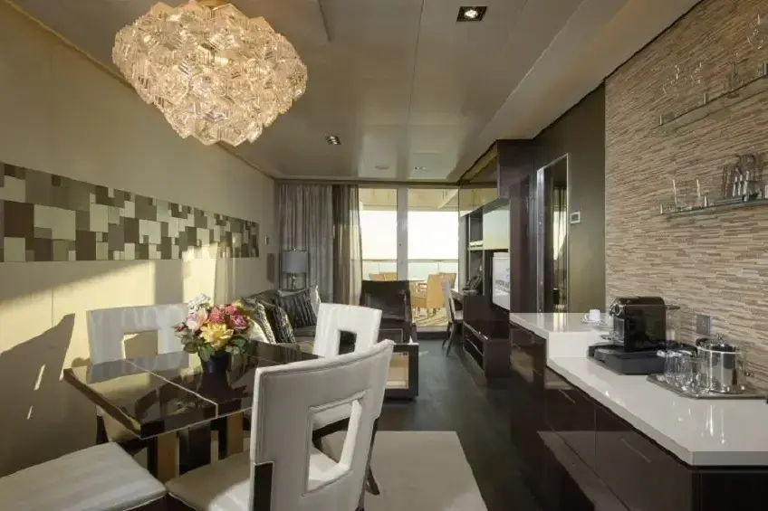 2 ncl_Esc_Hvn_H3_curtopn_wflwrs.webp