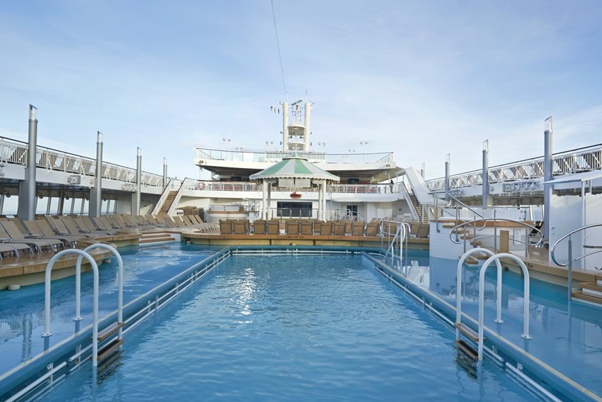 ncl_Jade_PoolDeck_01.jpg
