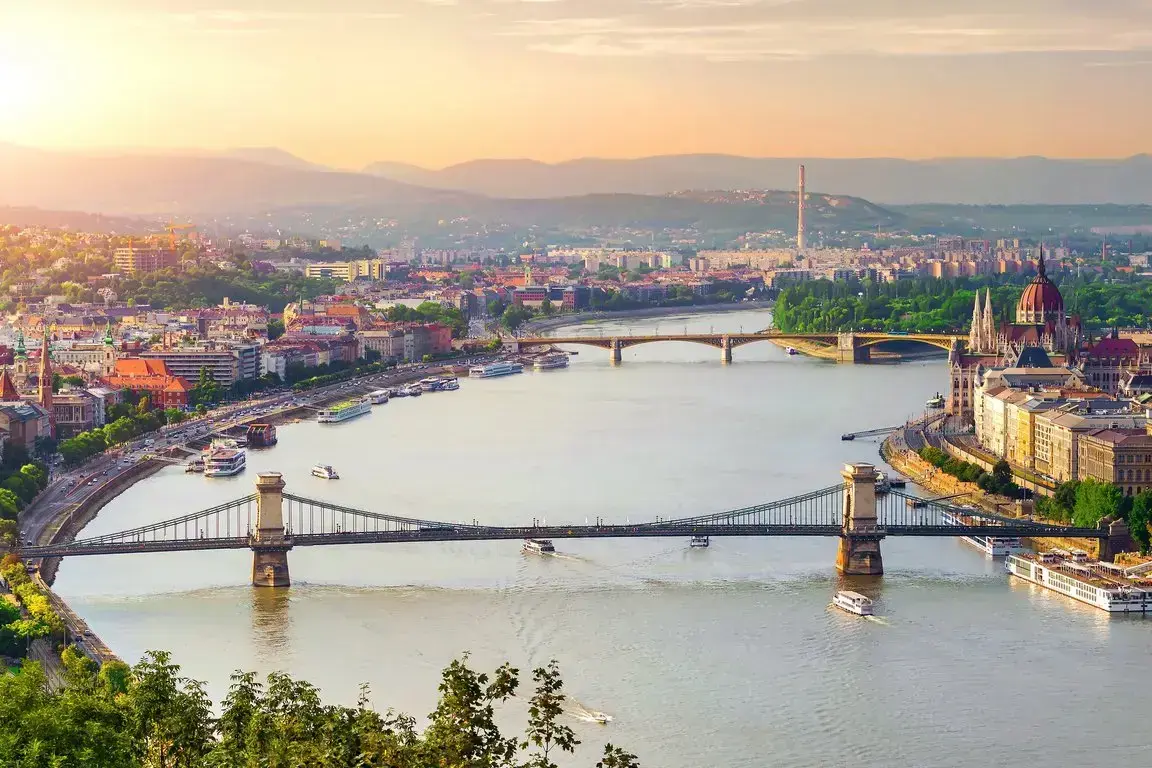 csm_AdobeStock_251055122_Budapest_6a78f5ea07.webp