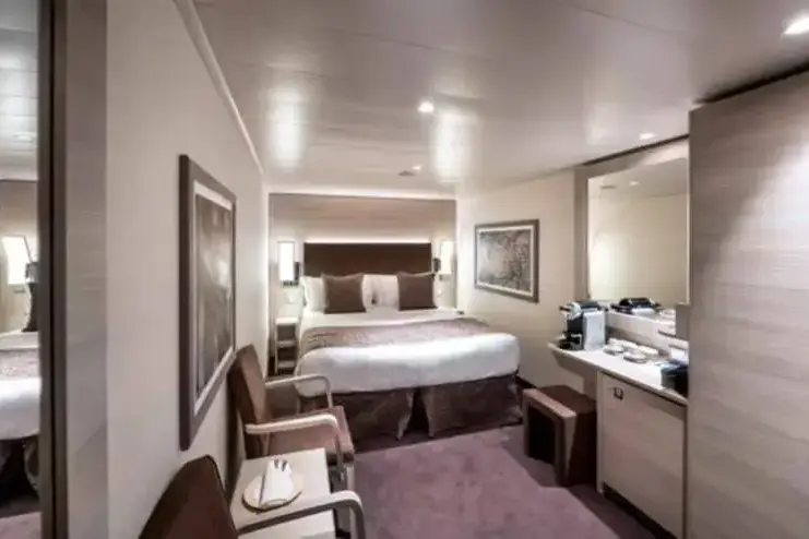 er_msc_yacht_club_interior_suite_yin_exp.webp