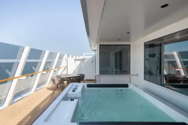 133-msc-magnifica-yacht-club-royal-suite-3.webp