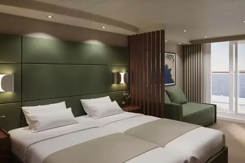 Yacht Club Deluxe Suite_1.webp