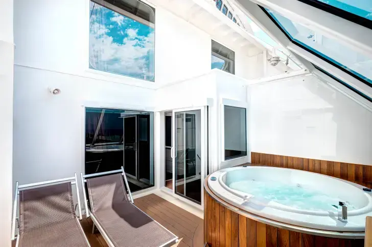 MSC17011224MSC Meraviglia, MSC Yacht Club Duplex Suite with whirlpool bath (YJD).webp