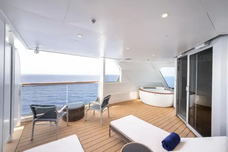 MSC21007829MSC Seashore, MSC Yacht Club Owner's Suite with whirlpool bath (YC4).webp