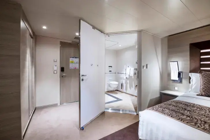 MSC21006883MSC Virtuosa, MSC Yacht Club Deluxe Suite for guest with disabilities or reduced mobility (YC1).webp