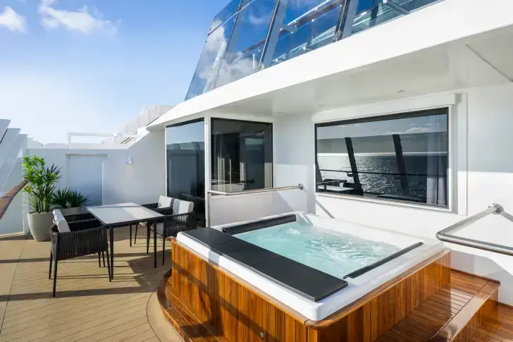 MSC25042132MSC World America, MSC Yacht Club Owner's Suite with Whirlpool Bath (YC4).webp