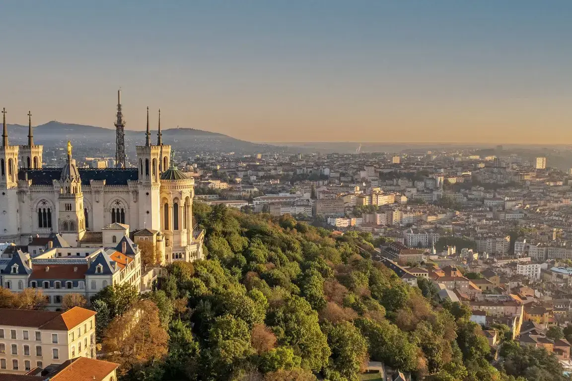 csm_AdobeStock_529528672_lyon_basilika_notre-dame_72d9b38f1b.webp