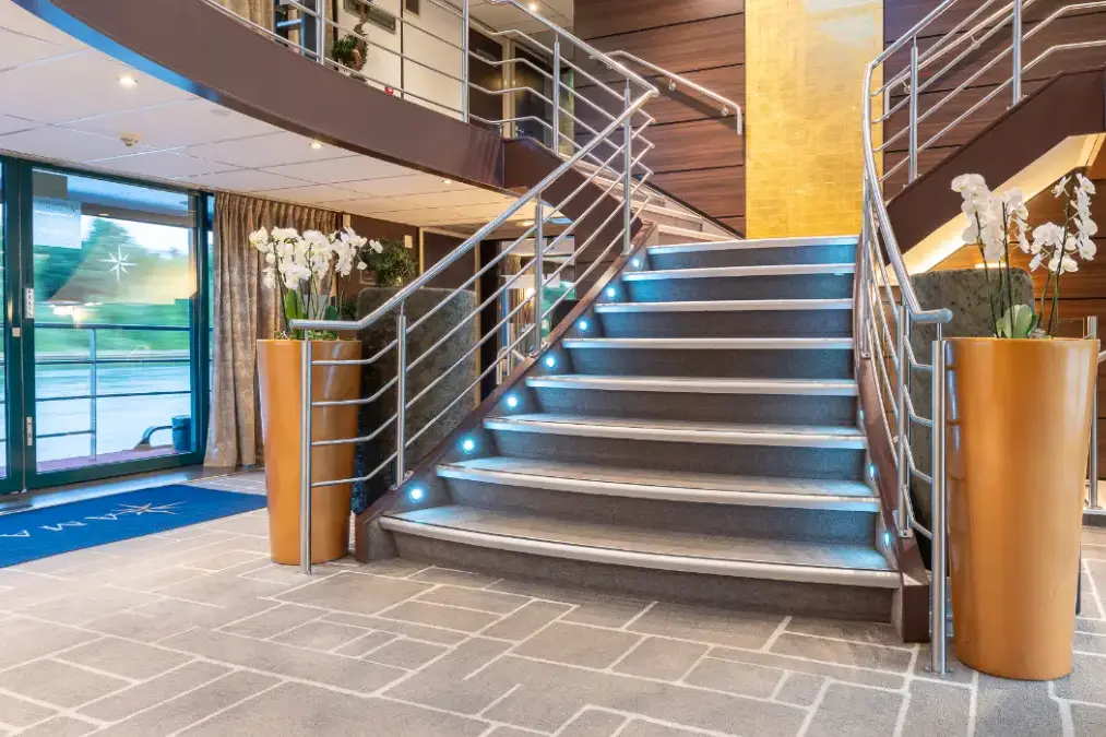amadeusdiamond_lobby.webp
