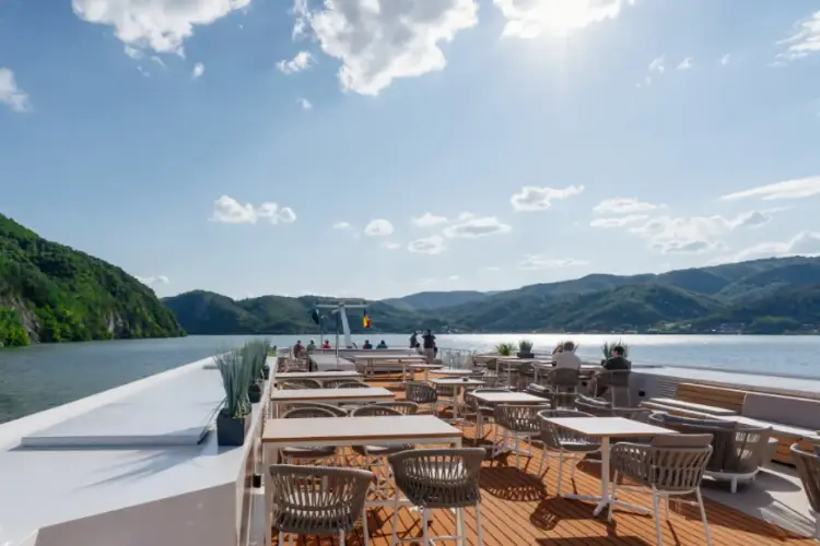 amadeusnova_sonnendeck.webp