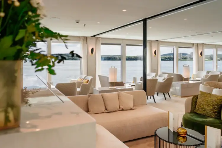 amadeusnova_panorama_lounge.webp