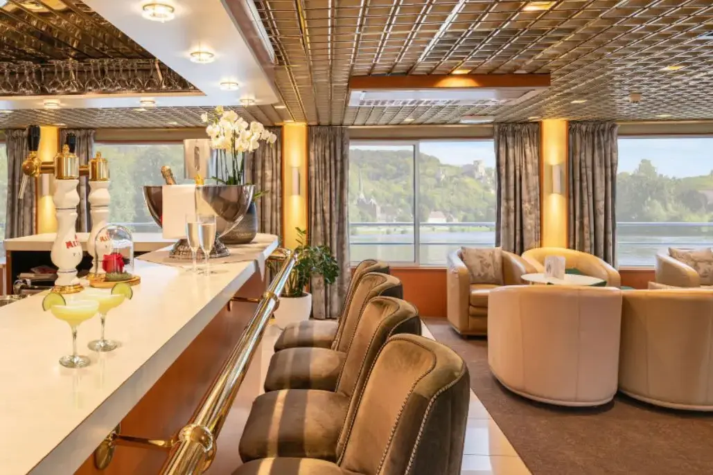 Salon bar 1.webp