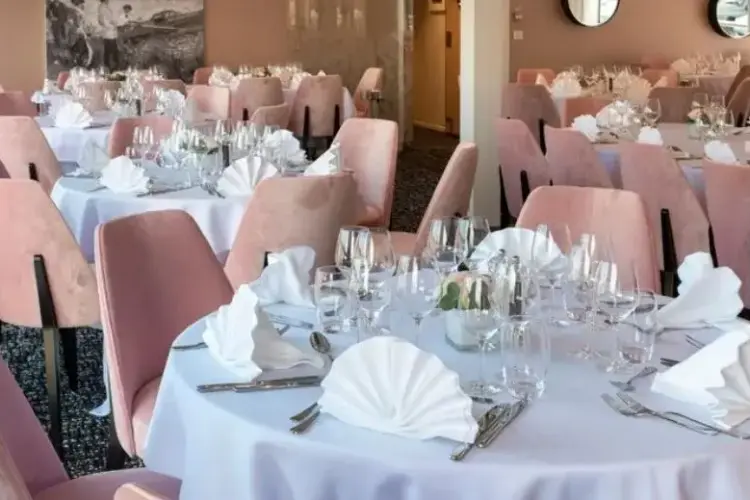 Restaurant.webp