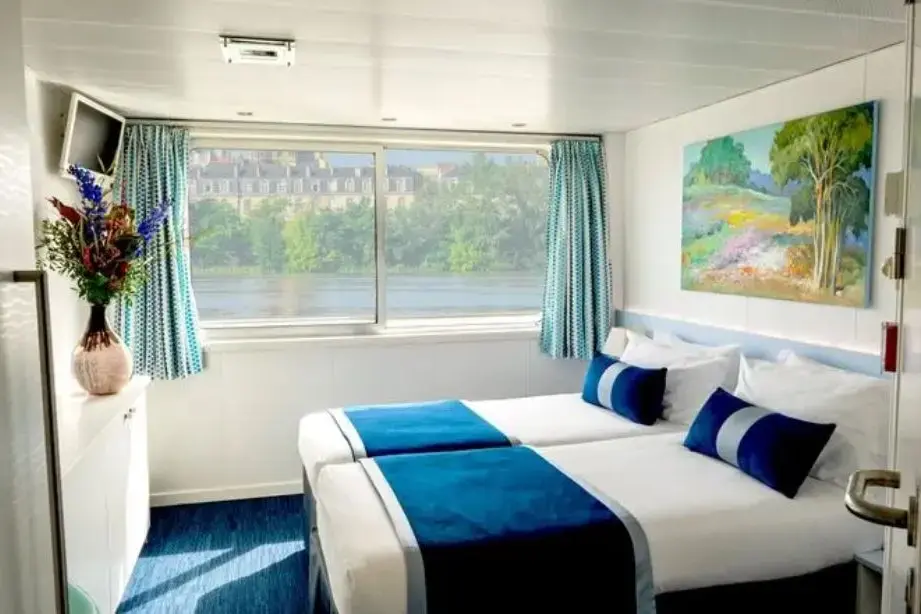 MIDDLE DECK 2 ADJUSTABLE TWIN BEDS CAT B.webp