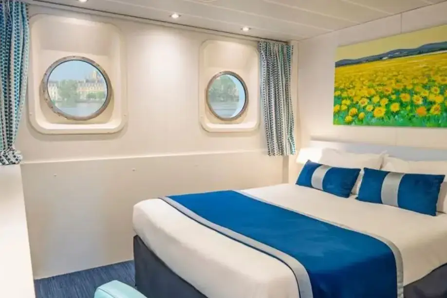 MAIN DECK 2 ADJUSTABLE TWIN BEDS CAT C.webp