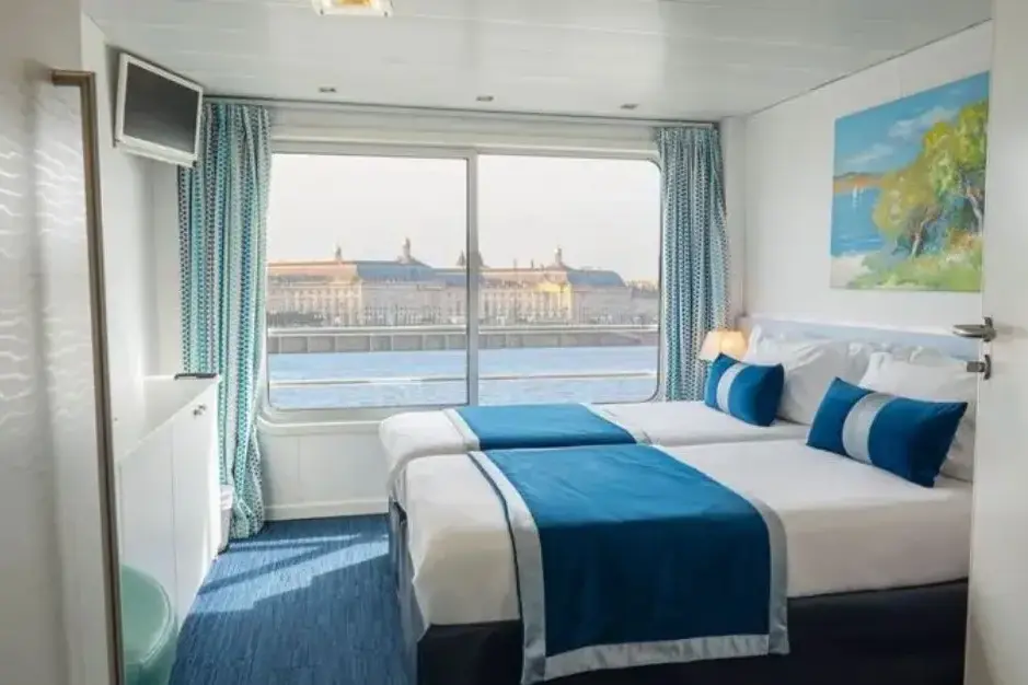 UPPER DECK 2 ADJUSTABLE TWIN BEDS CAT B.webp