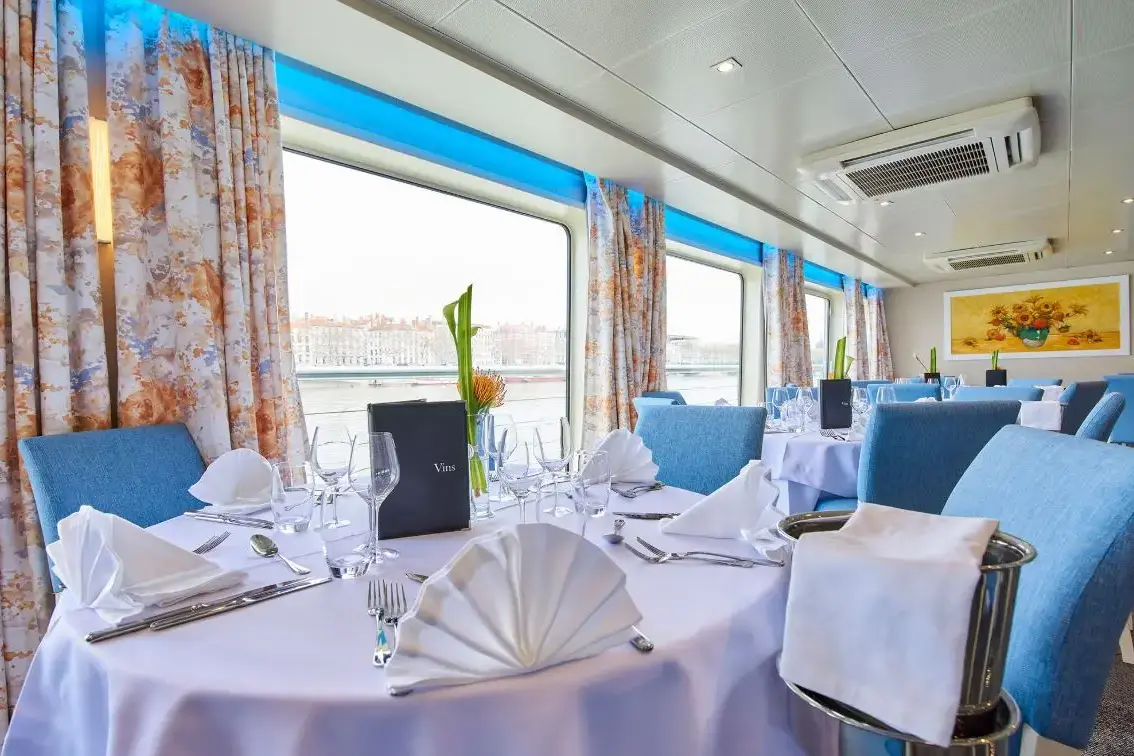 Restaurant_2.webp