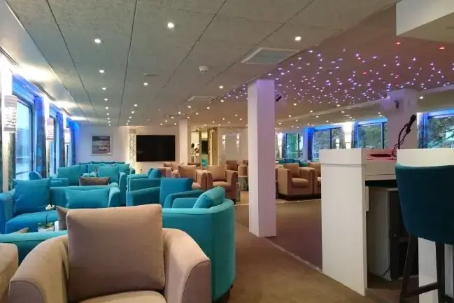 Gil Eanes Salon Bar 5.webp