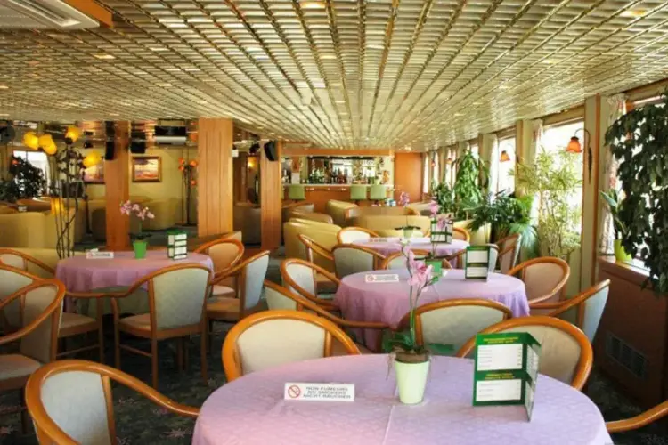 MS Infante Don Henrique Salon Bar 1.webp