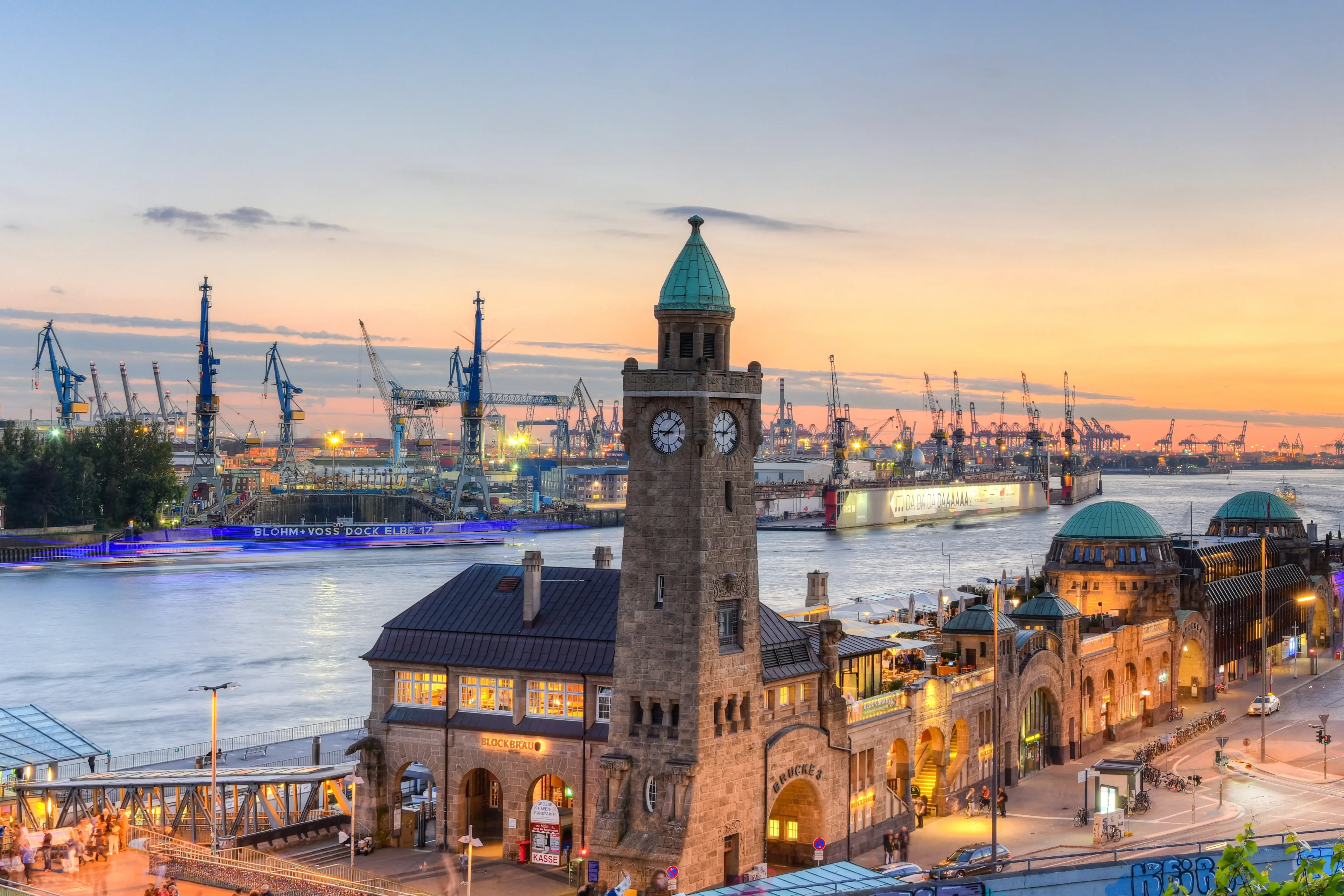 hamburg-adobestock-118839748.webp