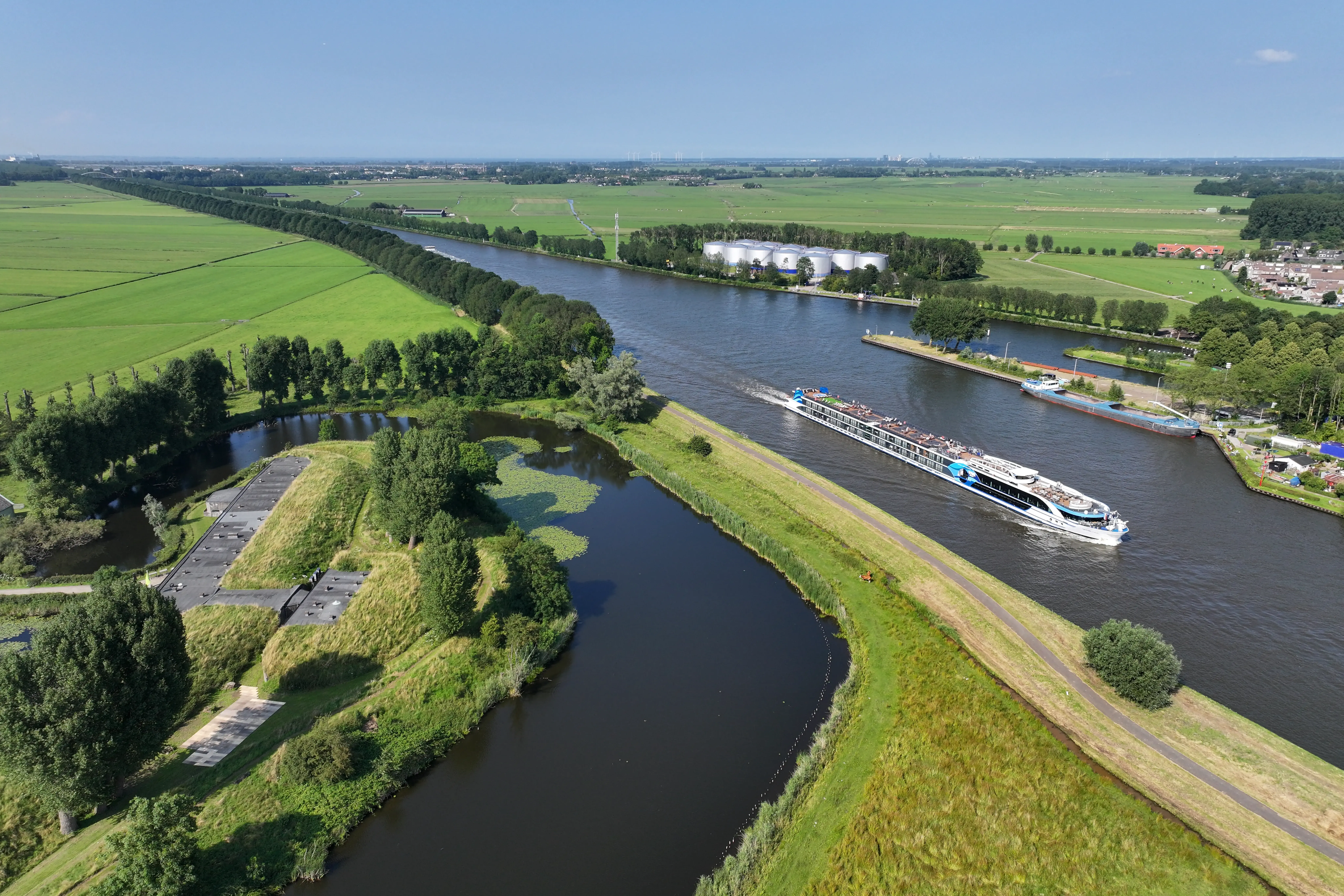 viva-one-amsterdam-rhine-canal-18-07-2024-04.webp