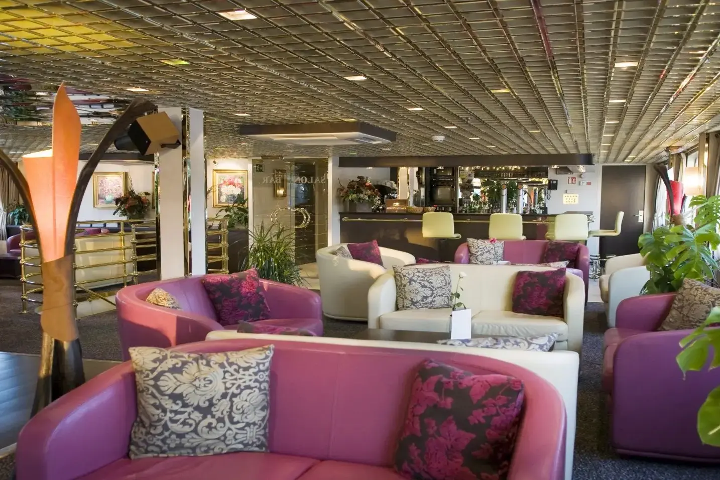 Lounge_Bar.webp