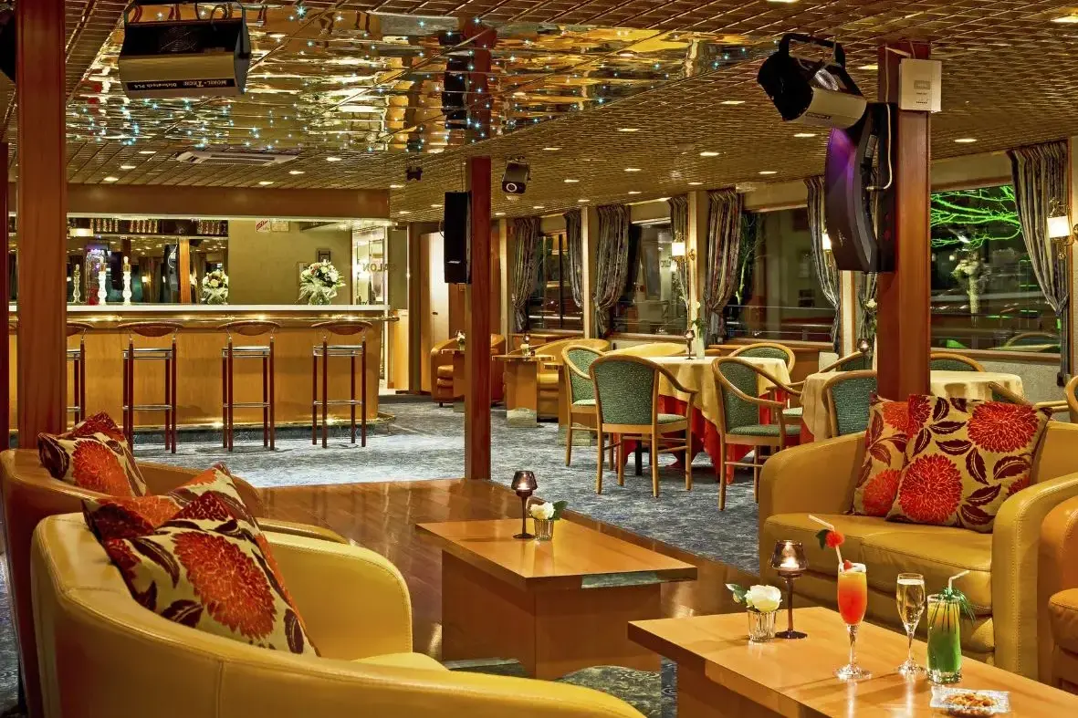 MS Modiglian Bar 1.webp