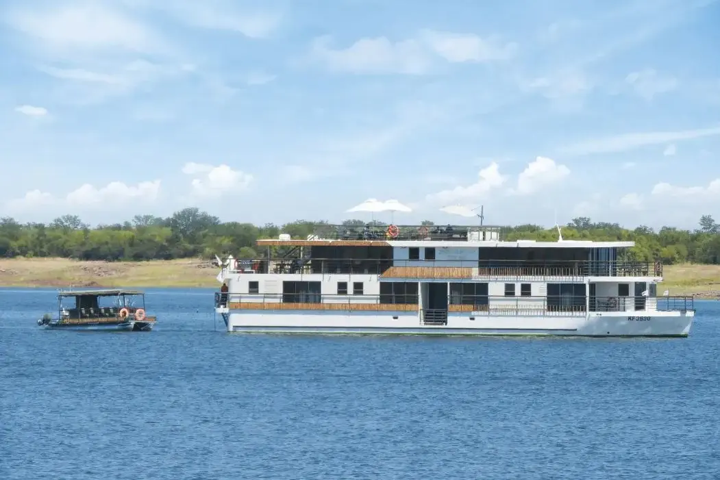RV Zimbabwean Dream ship 1.webp